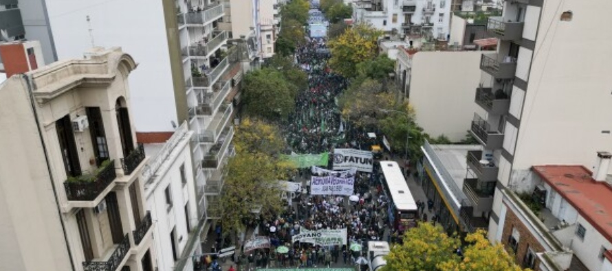 Rechazo a políticas de ajuste y bajos salarios dominan marchas Día del Trabajador en Latinoamérica