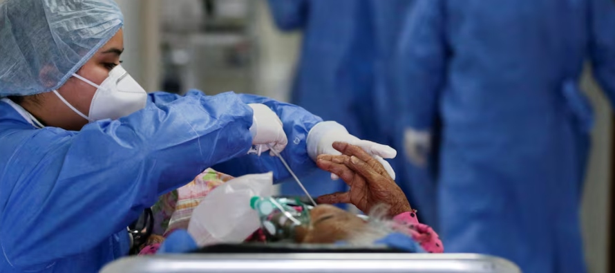 Un informe independiente sobre la pandemia de covid-19 en México eleva la cifra de muertes que pudieron evitarse