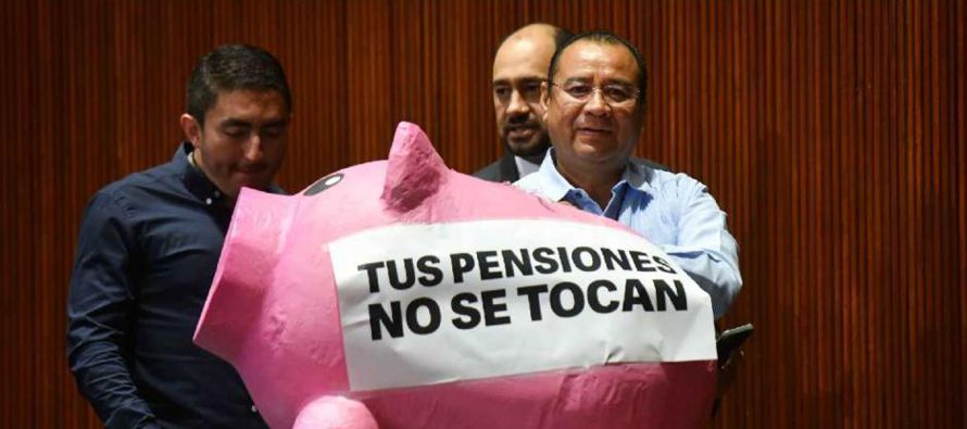 Unos 727 trabajadores mexicanos presentan primer amparo contra nuevo fondo de pensiones