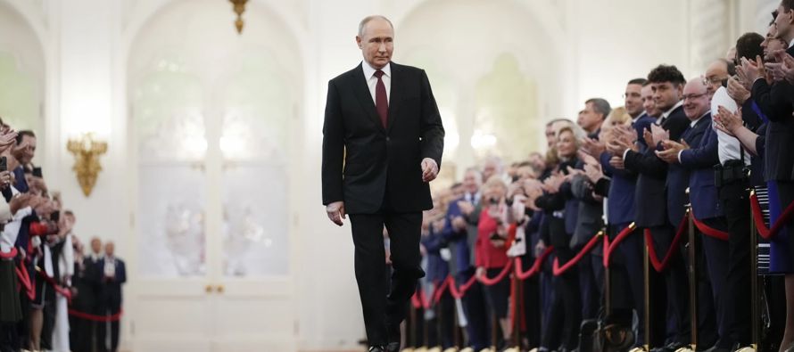 El nuevo mandato de Putin, que lleva más de un cuarto de siglo en el poder y es el...