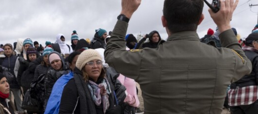 México dijo el mes pasado que requeriría visas a los peruanos por primera vez desde...