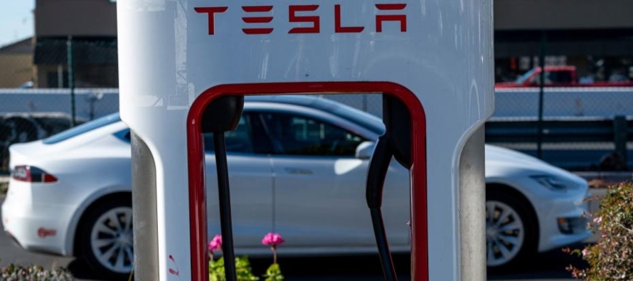 Tesla recontrata a algunos empleados de equipo de Supercharger tras despido masivo