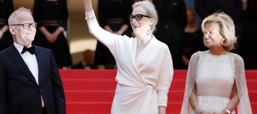 Meryl Streep recibe la Palma de Honor en Cannes entre ovaciones y lágrimas: "un premio único"