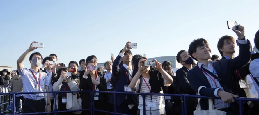 Coches voladores, moda del futuro y robots se dejan ver en la feria SusHi Tech de Tokio