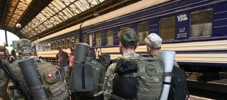Ucrania estrena nueva ley de reclutamiento mientras la ofensiva rusa pone a prueba a sus tropas