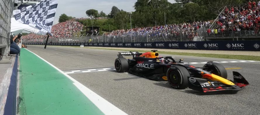 Verstappen sufre para superar a Norris en el Gran Premio de Emilia Romaña