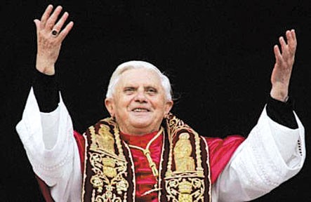 El papa Benedicto XVI lleva sobre sus hombros dos pesadas cargas. Una, la del carismático...