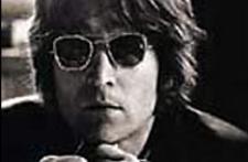 Lennon, legendario miembro de la banda británica los Beatles asesinado el 8 de diciembre de...
