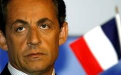 En la política interna, Sarkozy se mueve para desmantelar lo más posible del grupo...