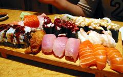 El sushi se prepara típicamente en unidades pequeñas, aproximadamente del...