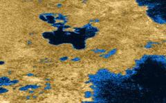 Basándose en las características de los lagos, los científicos de Cassini...