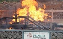 Pemex produce diariamente unos 2,8 millones de barriles de petróleo y exporta 1,4 millones...
