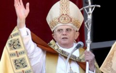 La apuesta del papa Benedicto XVI no sólo fue polémica sino arriesgada. Levantar la...