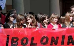 El proceso de Bolonia afecta a las universidades de la UE y tiene como objetivos armonizar los...