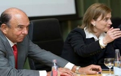 El presidente del Banco Santander, Emilio Botín, visitó la UIB para renovar este...