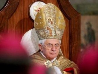 Lo que en cambio sí debemos hacer es sugerir. Benedicto XVI mejoraría su...