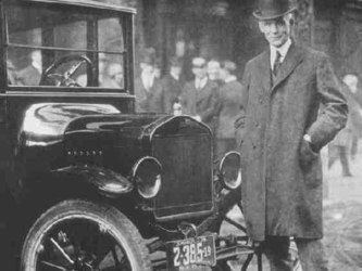 Henry Ford echó una ojeada al motor, lo observó bien y comenzó al instante a...