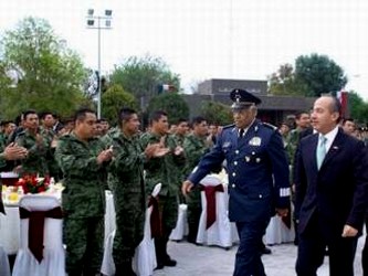 Calderón sostuvo que el Ejército, la Marina y las policías seguirán en...