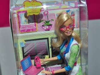 En palabras de Mattel: la Barbie ingeniera informática 