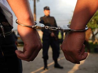 En el primer caso, los miembros de Los Zetas fueron detenidos el pasado 12 de abril en el municipio...