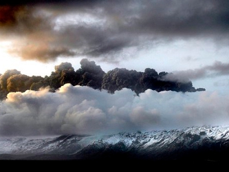 La nube de cenizas volcánica se trasladó hoy a Francia, Suiza e Italia, por lo que...