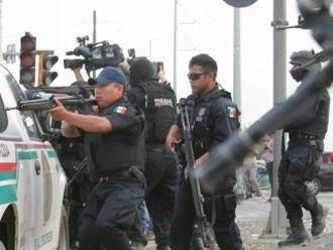 Algunas municipalidades mexicanas han visto renunciar a sus policías en los últimos...