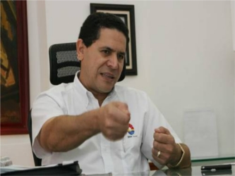 En un comunicado previo, el dirigente acusó al gobernador de Quintana Roo, Félix...