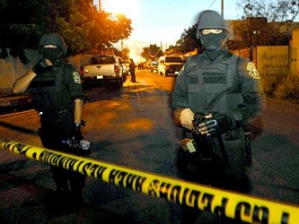 Elementos del Ejército mexicano y de la Policía Ministerial acudieron al lugar de los...