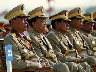 En la actual capital, Naypyidaw, los generales birmanos bautizaron la paquidermo, una hembra de 38...
