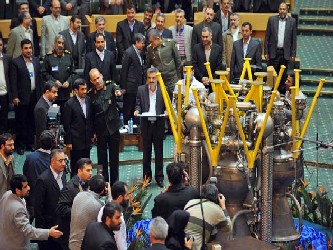 Irán lanza el sábado su primera central nuclear, construida por Rusia cerca del...
