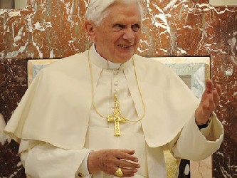 Benedicto XVI no tiene algunas de las cualidades de su predecesor, pero posee en grado superlativo...