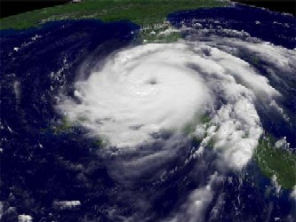 El ciclón, de categoría uno en la escala de intensidad Saffir-Simpson de un...