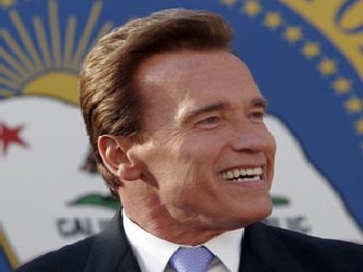 Con el marcado acento austríaco que le caracteriza, un risueño Schwarzenegger...