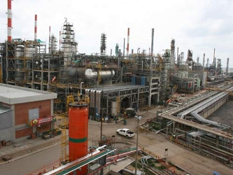 De los 220 depósitos de hidrocarburos instalados en Francia, al menos seis seguían...