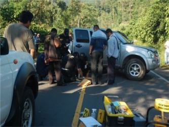 De acuerdo con el diario Prensa Libre, otros hombres que se movilizaban en otro vehículo,...
