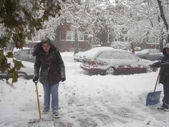 En Washington, que quedó paralizada hace un año por nevadas récord, se tomaron...