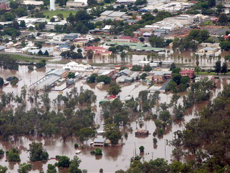 La oficina meteorológica declaró alertas de inundación para siete sistemas...