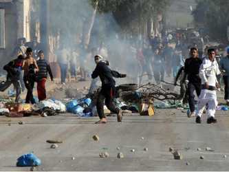 En Kaserín -a 290 Km de la capital, Túnez-, los enfrentamientos dejaron tres muertos...