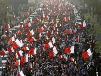 Desde hace tres semanas las manifestaciones en el centro de Manama se suceden, exigiendo una mayor...