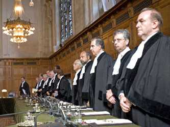 La decisión de la CIJ, inapelable, es una medida cautelar a la espera de que el tribunal se...