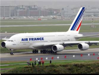 Los pasajeros del vuelo de Air France fueron reubicados en otros vuelos de la...