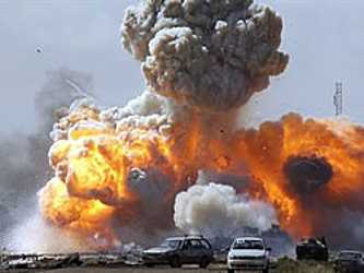 Cuatro explosiones sacudieron la capital libia el martes poco después de las 02H00, haciendo...