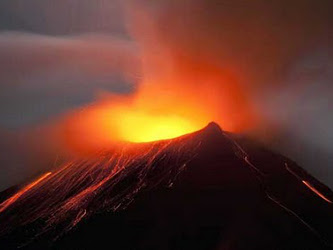 La noche del viernes el volcán Telica, ubicado en el departamento de León, 92 km al...