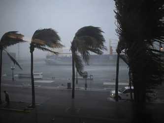 La tormenta tropical Adrian estaba la noche del martes a 570 km al sur del balneario mexicano de...