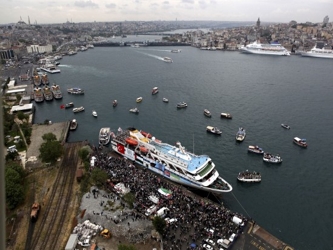 El convoy de barcos de carga y de transporte de pasajeros voluntarios de países como Estados...