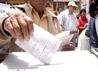 En los cinco distritos de Nezahualcóyotl y los cuatro de Ecatepec el PRI ganó, en...