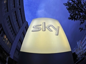 Tras este anuncio, la acción de BSkyB volvió a desplomarse en la bolsa de Londres,...