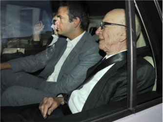 La comisión invitó inicialmente a Rupert Murdoch, que dirige el imperio News Corp., y...