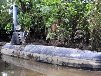 Los tripulantes intentaron inundar el submarino para que la carga se perdiera en el agua. La...