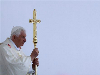 El Papa Benedicto hizo un discurso a los artistas en la muestra del 4 de julio, diciéndoles...